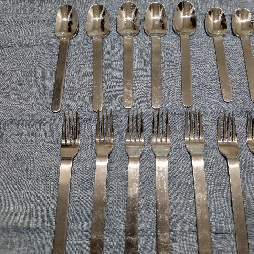 West Elm Brushed Round Flatware Silverware Fork & Spoon Set‎ Of 19